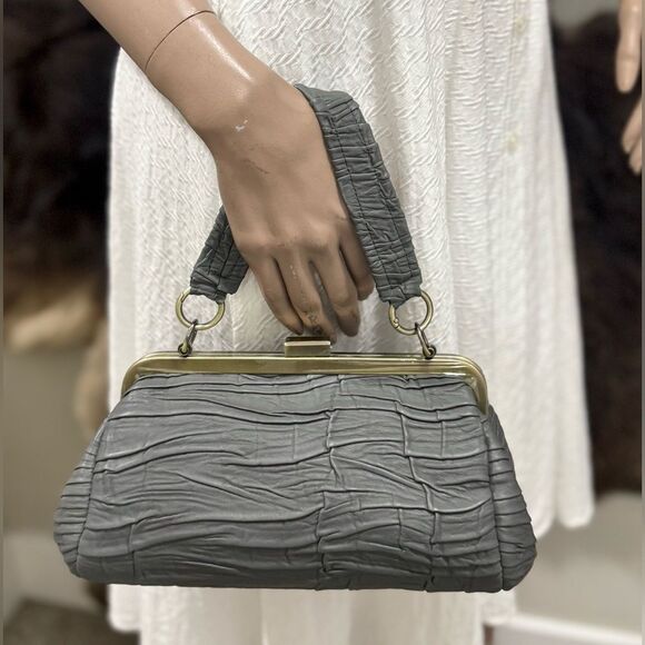 Genuine Lambskin Pleated Texture Handmade Push lock Clutch Bag/ Crossbody - Picture 6 of 13